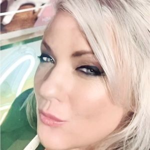 Meet your Posher, Alisa